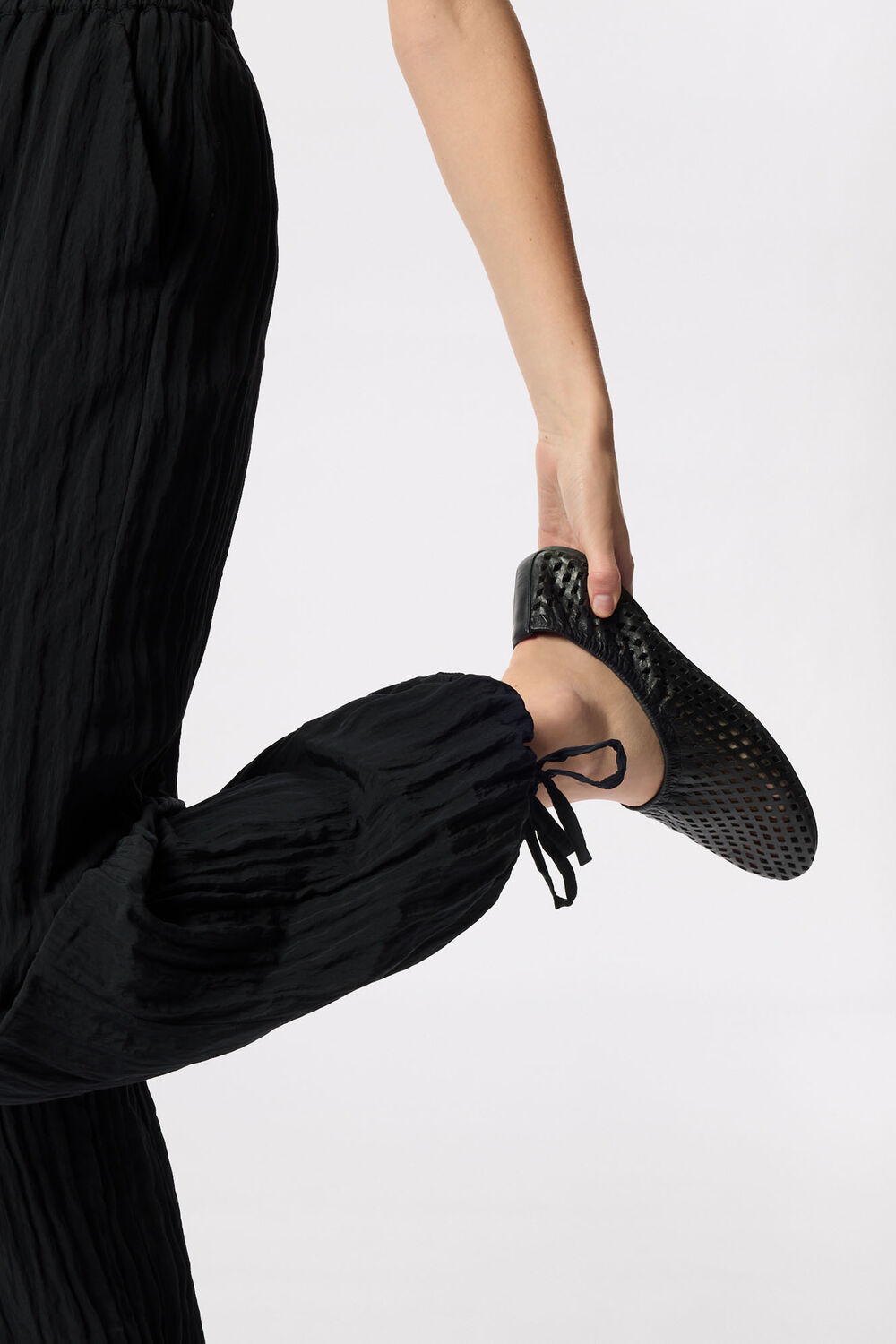 Black Balloon Tie Hem Trousers