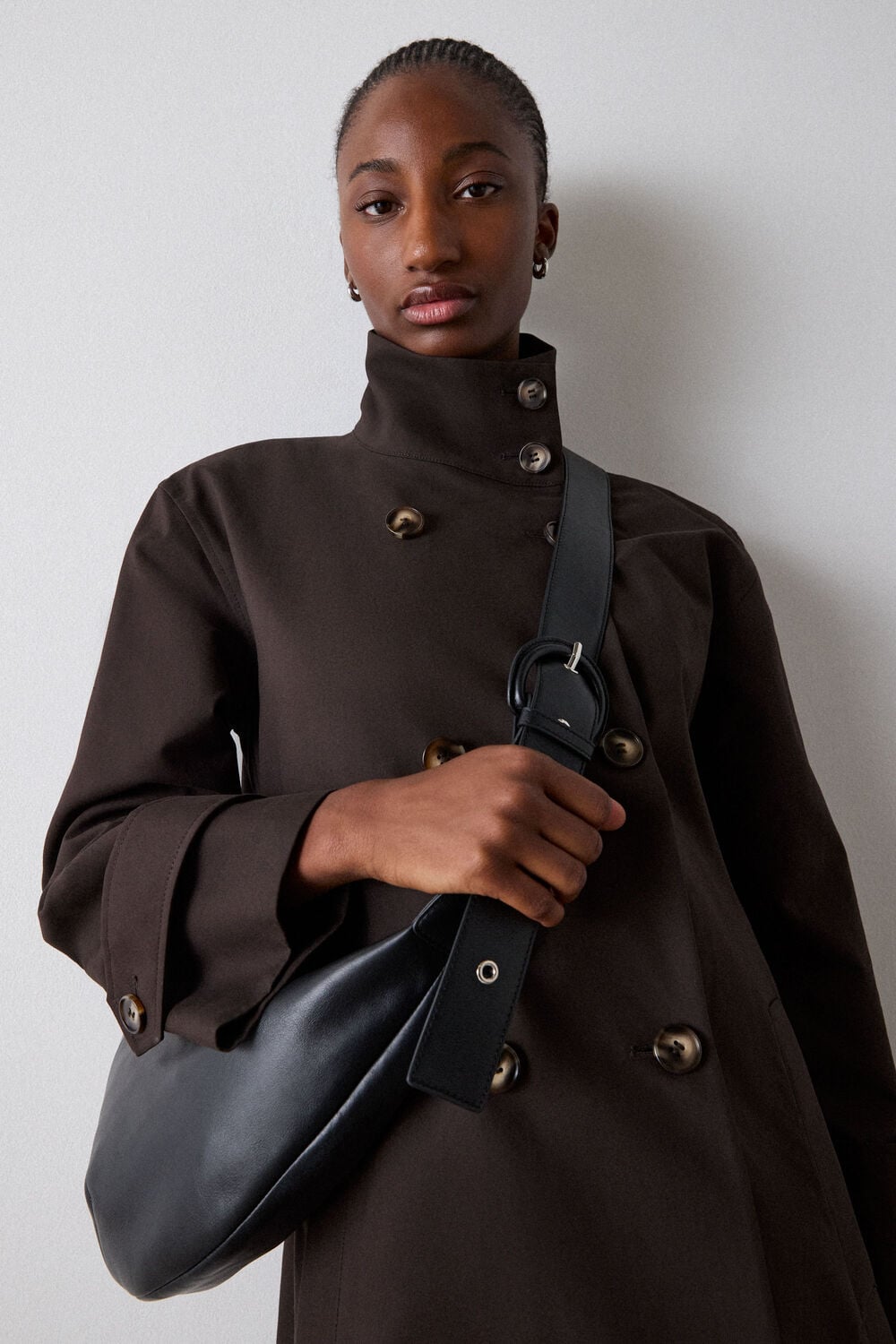 Black Sia Curved Crossbody Bag
