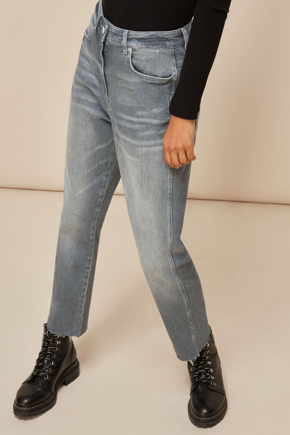 Stretch Frayed Slim Jean