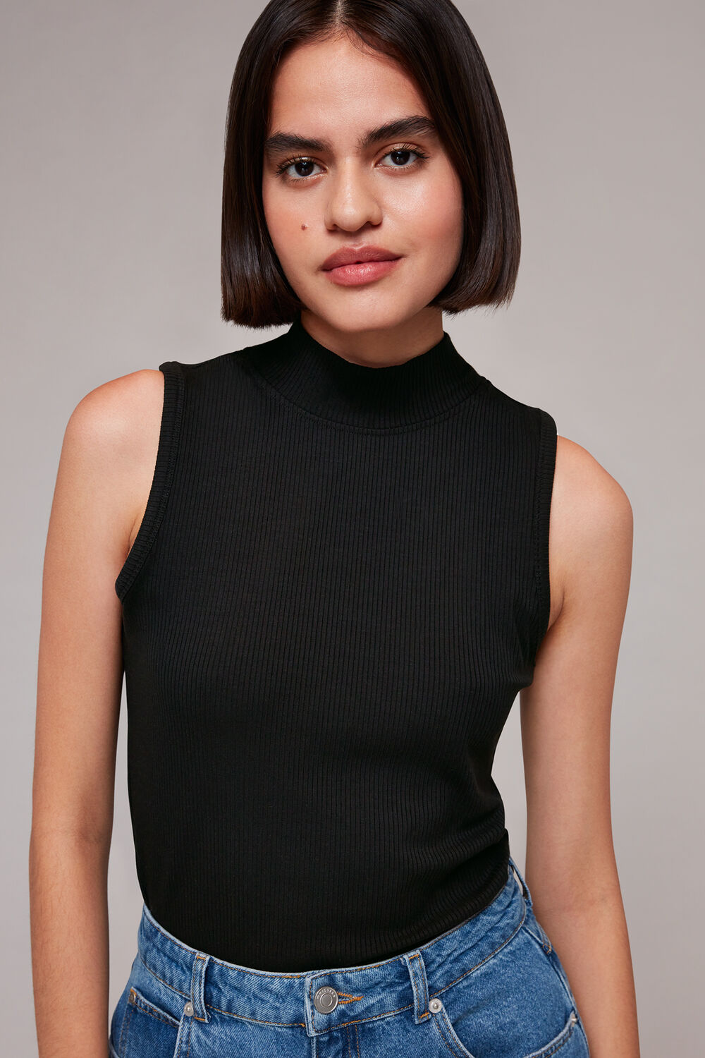 Black Ribbed Keyhole Tank
