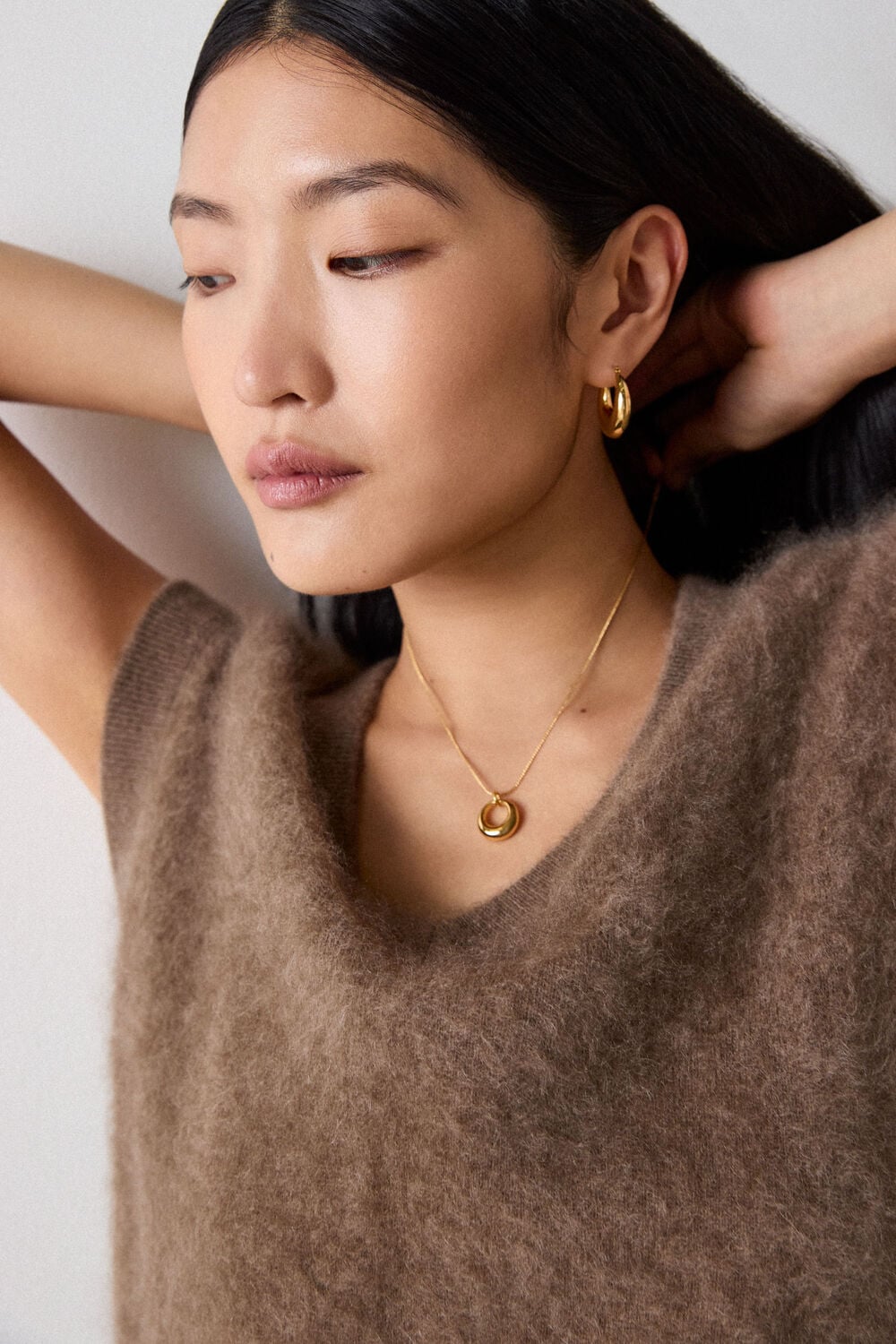 Gold Curved Pendant Necklace