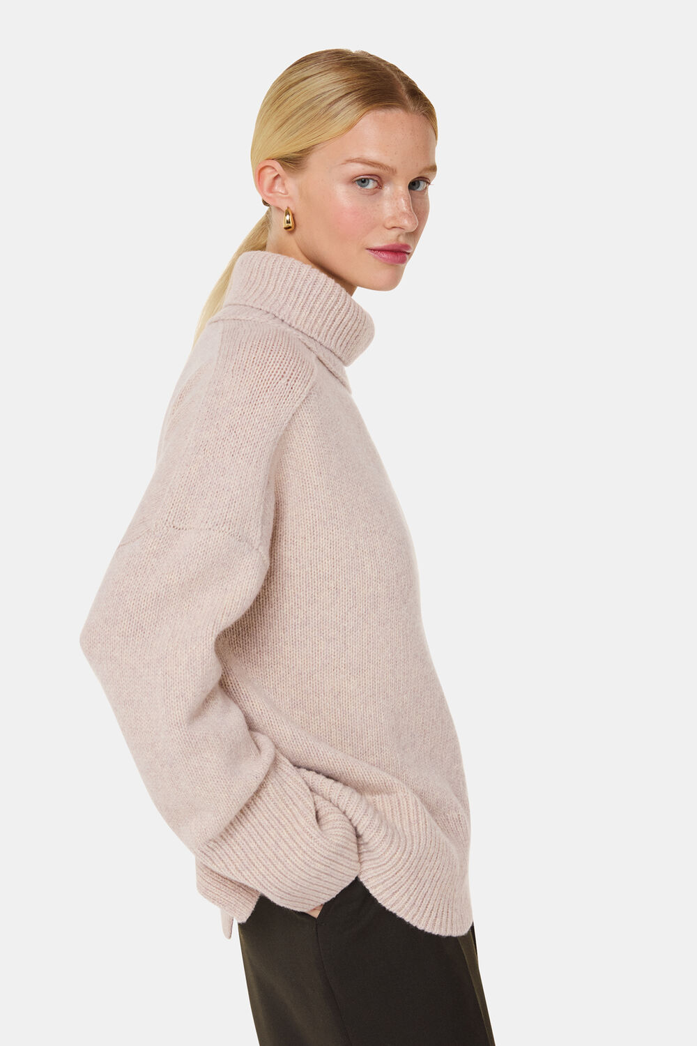 Wool Roll Neck Knit