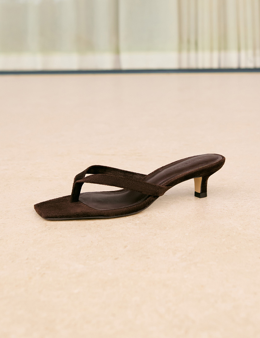 woman wearing funnel neck jumpers