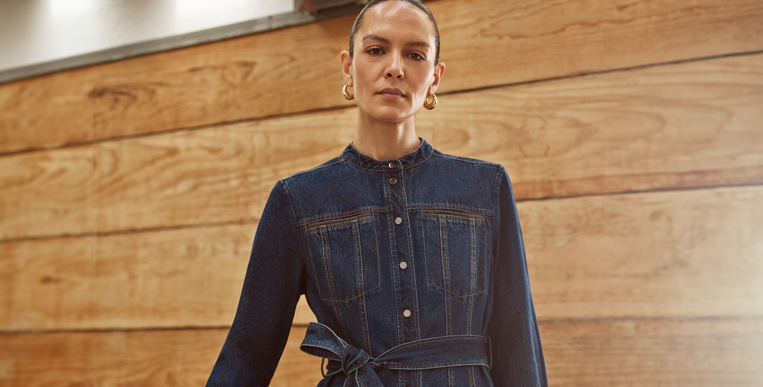 woman wearing blue denim dress