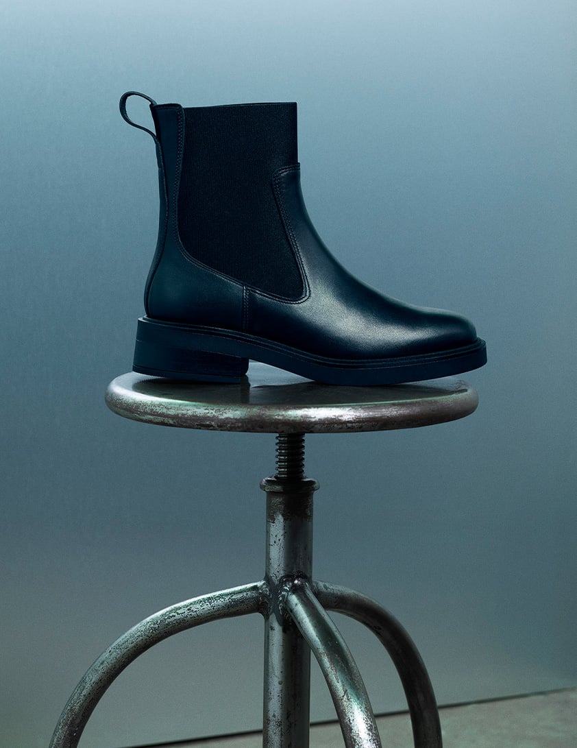 woman wearing funnel neck jumpers