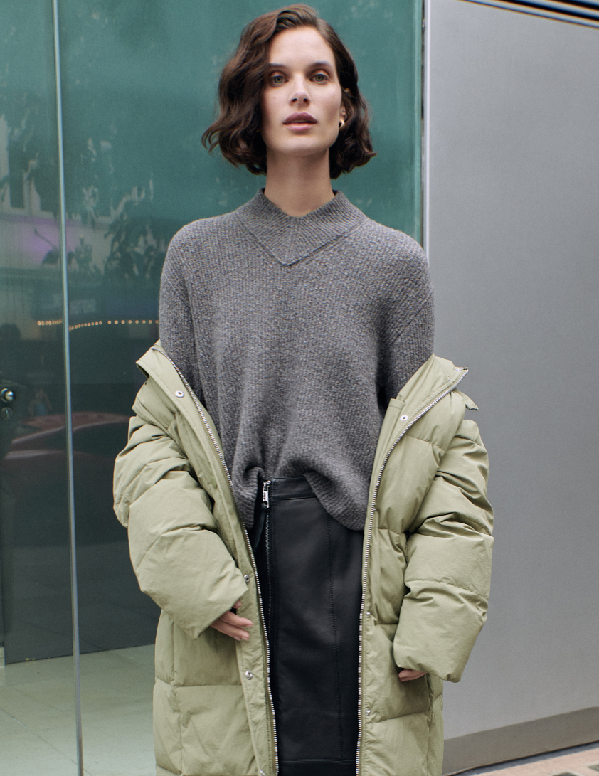 woman waerring grey cashmere jumper